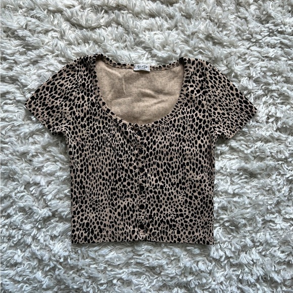 Brandy Melville Cheetah Print Button Up Baby Tee - Picture 2 of 7